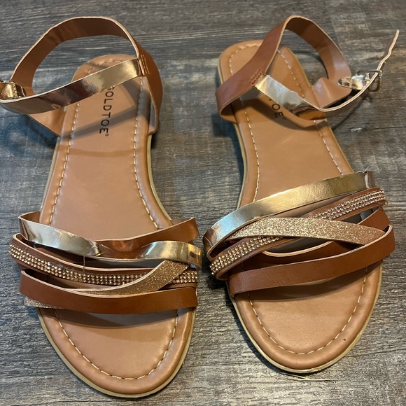 Gold Toe Shoes - Selling these beautiful dark tan sandals with a pop of glitter never been worn !